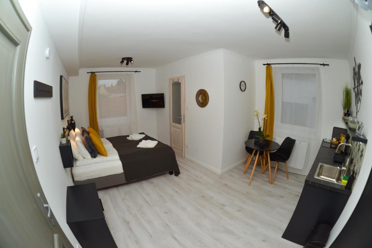 Raba92 Apartman House Екстер'єр фото